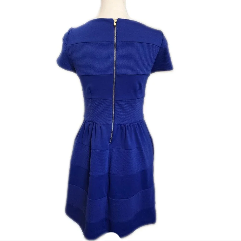 Elle royal blue short-sleeve back zip dress, textured  - 4
